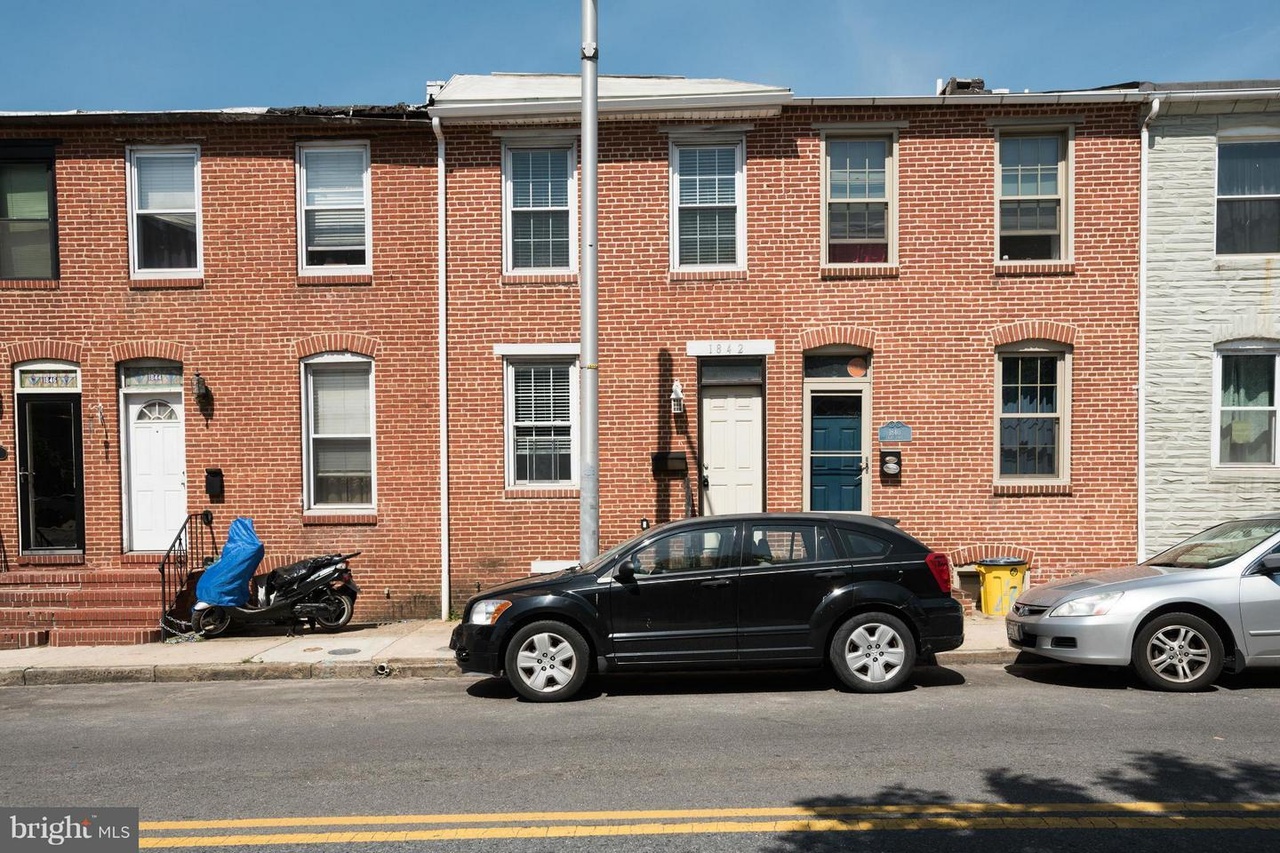 1842 Light Street — space 1